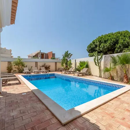 Spectacular Modern House Pool Bbq البوفيرا