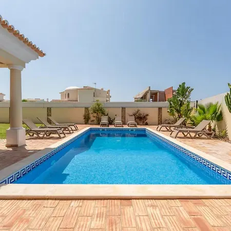Spectacular Modern House Pool Bbq فيلة البوفيرا